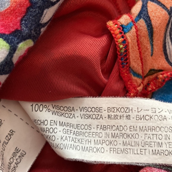 Ruffled multi colored dress. size tag and brand missing. P2P is about 18.Viscose - Picture 7 of 8